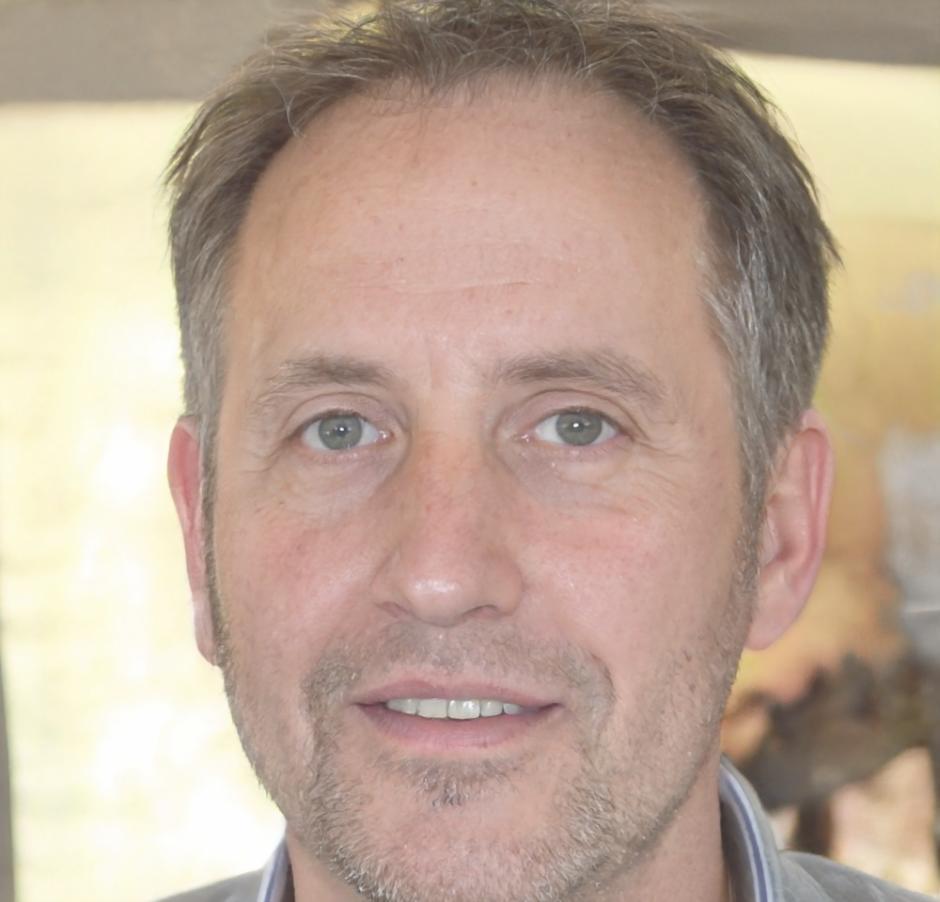 Portrait of Somchai Ratanaporn